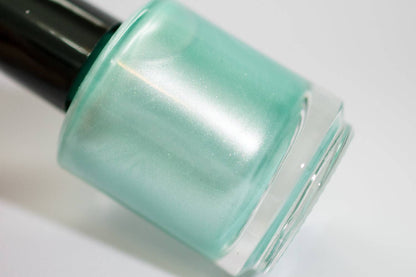 Gwen Frostic ~ Nail Polish pastel green Eco Beauty Vegan